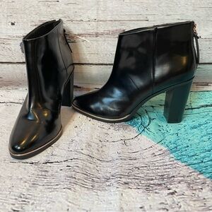 Ted Baker London Vaully Bootie Black Leather 38.5 EU 8 US Almond Toe Classy $260